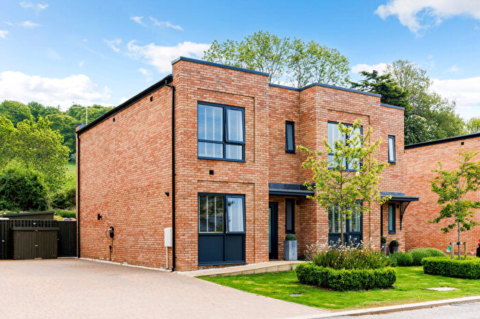 3 Bedroom Mews For Sale In Beatrice Webb Lane, Standish, GL10