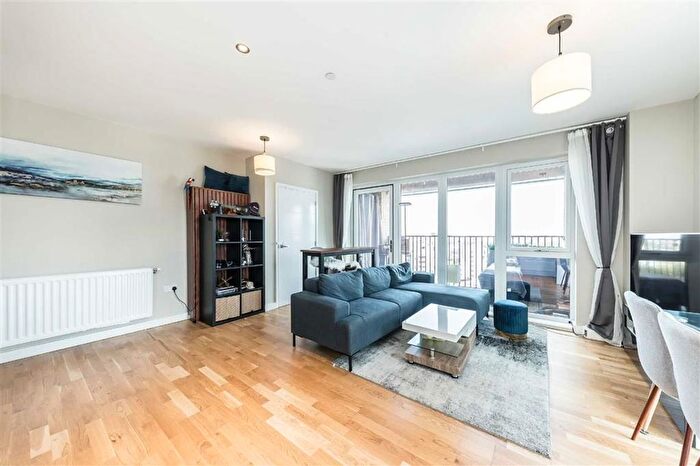 2 Bedroom Flat For Sale In Greenwich High Road, London, SE10