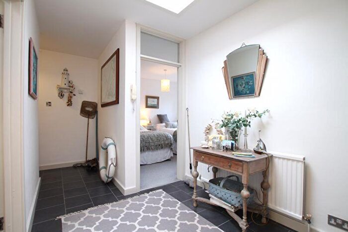 2 Bedroom Flat For Sale In Marine Road, Deal, CT14