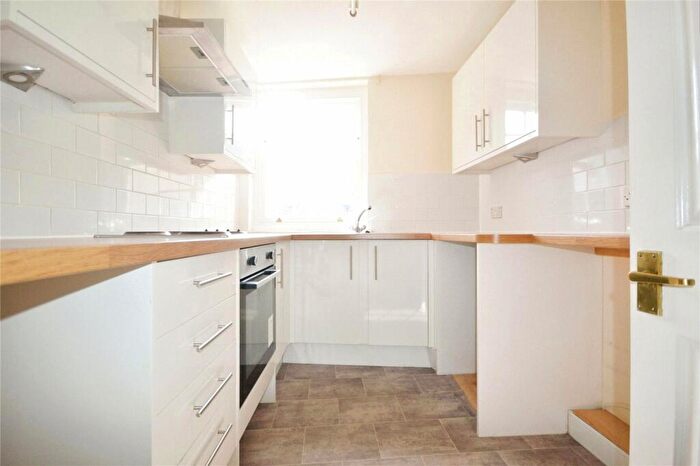 1 Bedroom Flat To Rent In Crow Lane, Rochester, Kent, ME1