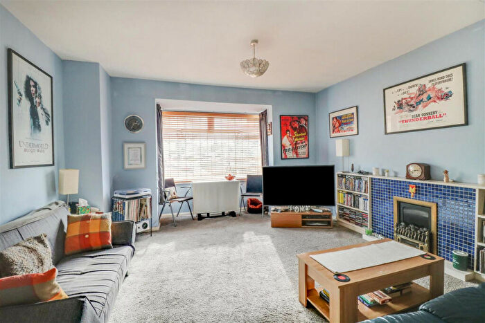 1 Bedroom End Of Terrace House For Sale In Underwood Square, Leigh-on-sea, SS9