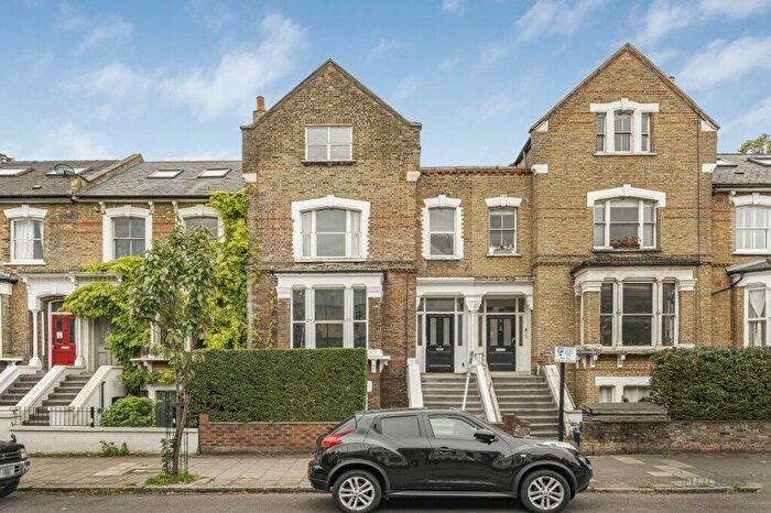3 Bedroom Flat To Rent In Sandringham Road, Hackney, London, E8
