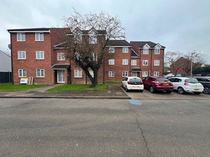 1 Bedroom Flat To Rent In Cranleigh Close, Cheshunt, EN7
