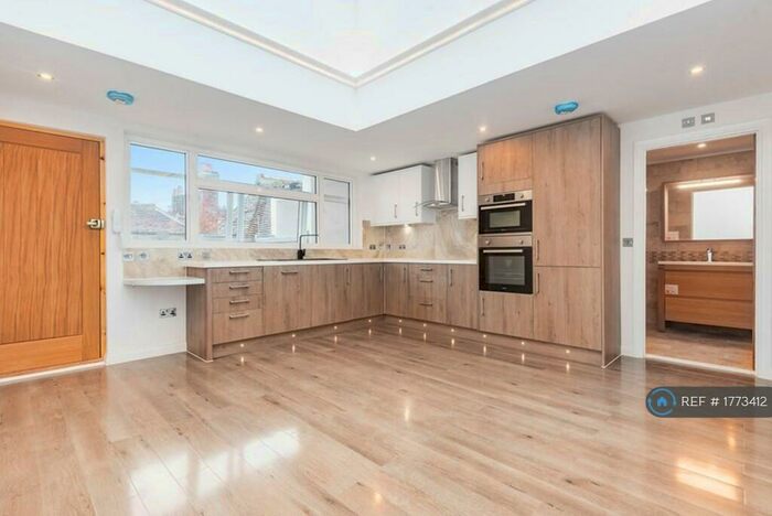 1 Bedroom Flat To Rent In The Borough, Farnham, GU9