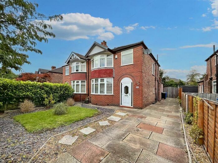 4 Bedroom Semi-Detached House To Rent In Norris Road, Sale, M33