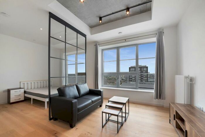 Apartment To Rent In Douglas Tower, Goodluck Hope, London, E14