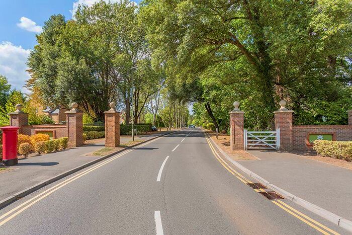 3 Bedroom Semi-Detached House To Rent In Sherwood Way, Epsom, KT19