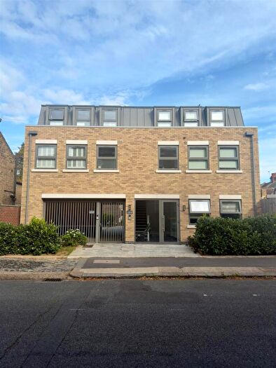 2 Bedroom Apartment For Sale In Southern Road, Plaistow, E13