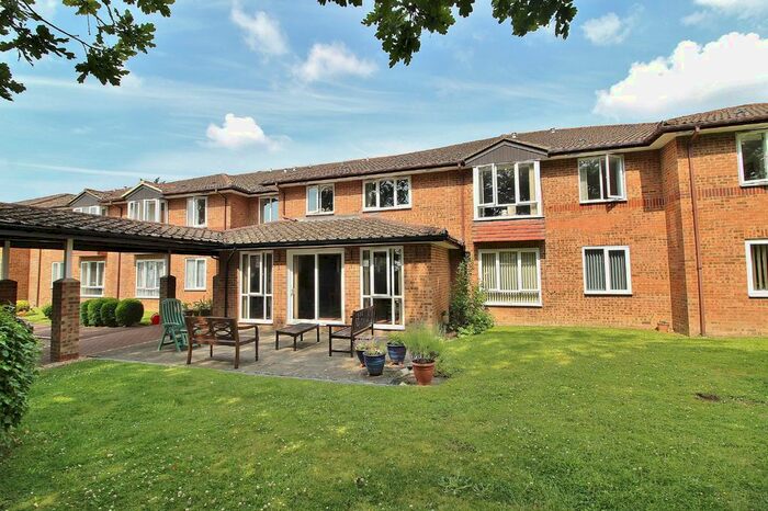 1 Bedroom Property For Sale In Dene Court, Holman Close, PO8