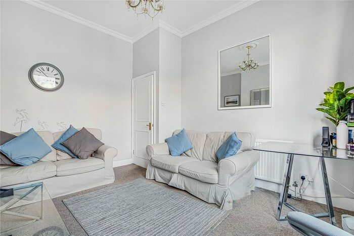 1 Bedroom Flat To Rent In Chesson Road, London, W14