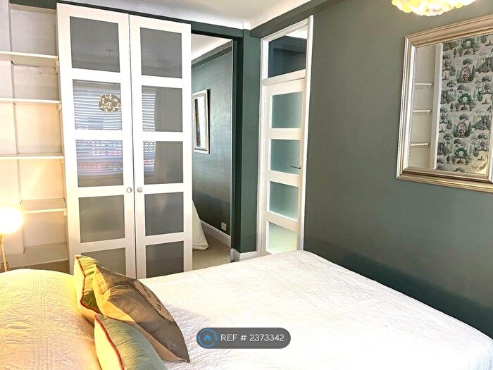 1 Bedroom Flat To Rent In Woodlands Gate, London, SW15