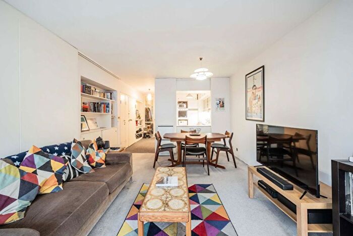 1 Bedroom Flat For Sale In Barbican, Andrewes House, EC2Y