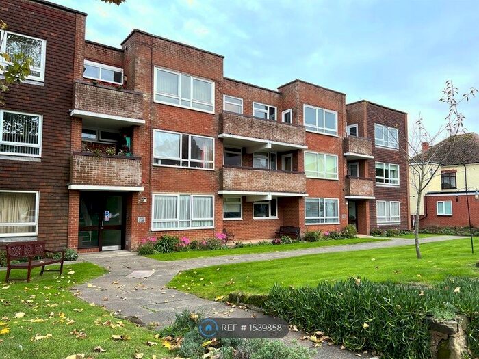 2 Bedroom Flat To Rent In Boscobel Road, St. Leonards-On-Sea, TN38