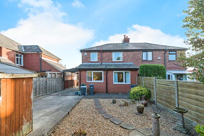 3 Bedroom Semi-Detached House For Sale In Winsor Avenue, Leyland, Lancashire, PR25
