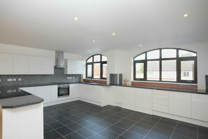 2 Bedroom Flat To Rent In High Street, Kidlington, OX5