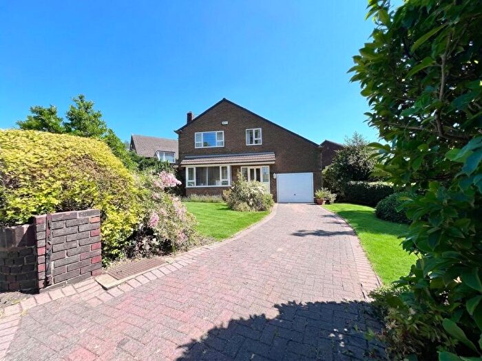 4 Bedroom Detached House For Sale In Bradley Grange Gardens, Huddersfield, HD2