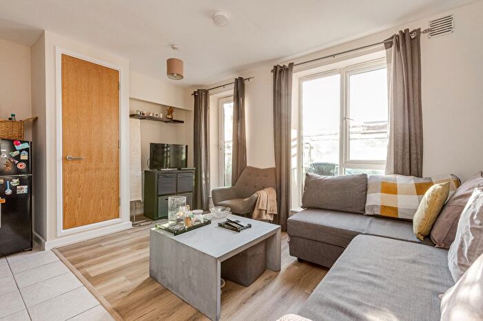 1 Bedroom Flat To Rent In Ivy Road, Hounslow, TW3