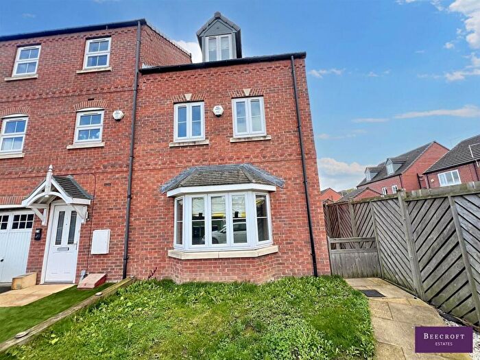 4 Bedroom Town House For Sale In Bellscroft, Wombwell, Barnsley, S73