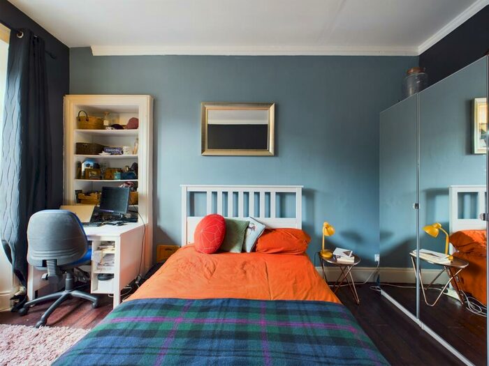 2 Bedroom Flat To Rent In Skirving Street, -, G41