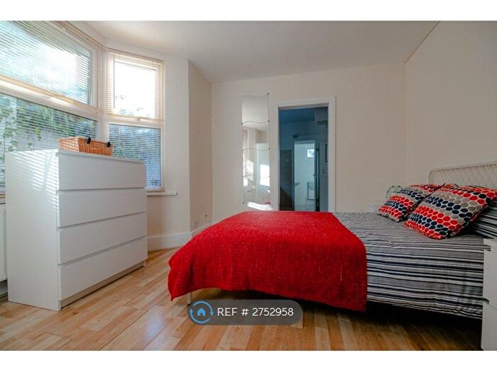 Studio To Rent In Allison Road, London, N8