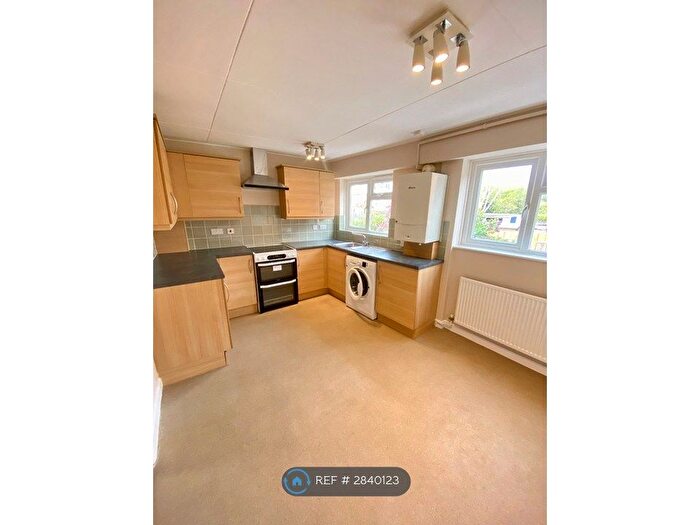 2 Bedroom Flat To Rent In Barrack Road, Exeter, EX2