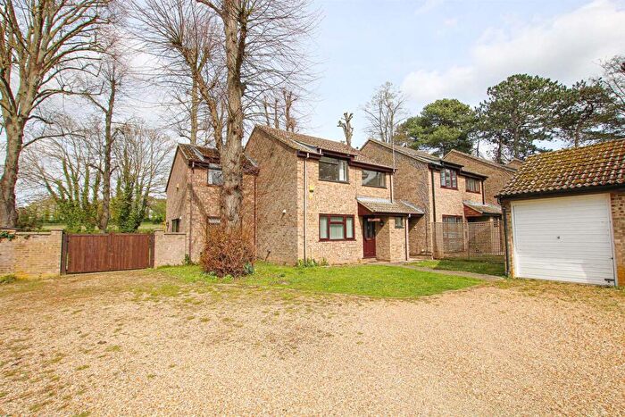 5 Bedroom Detached House For Sale In Centre Drive, Newmarket, CB8