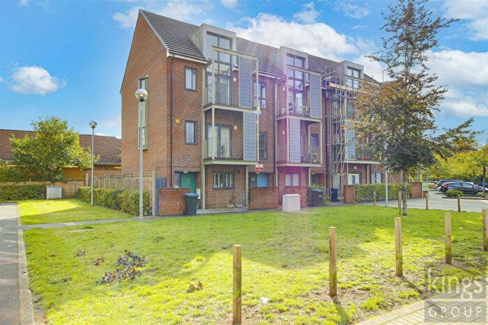 1 Bedroom Flat For Sale In Dairy Close, Enfield, EN3