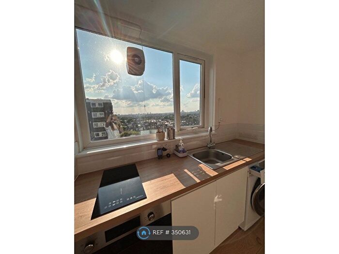 2 Bedroom Flat To Rent In Drake Court, London, W12