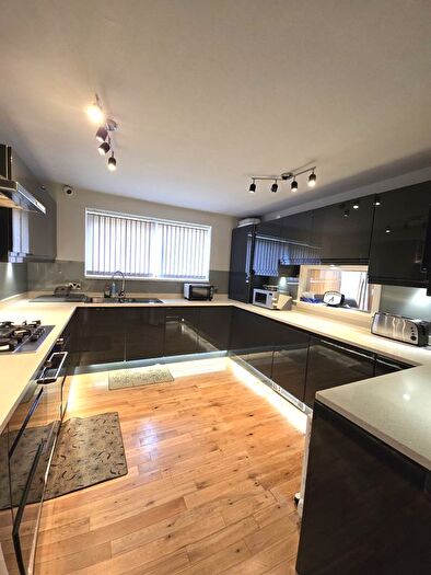 2 Bedroom Flat To Rent In Green Pastures, Stockport, SK4