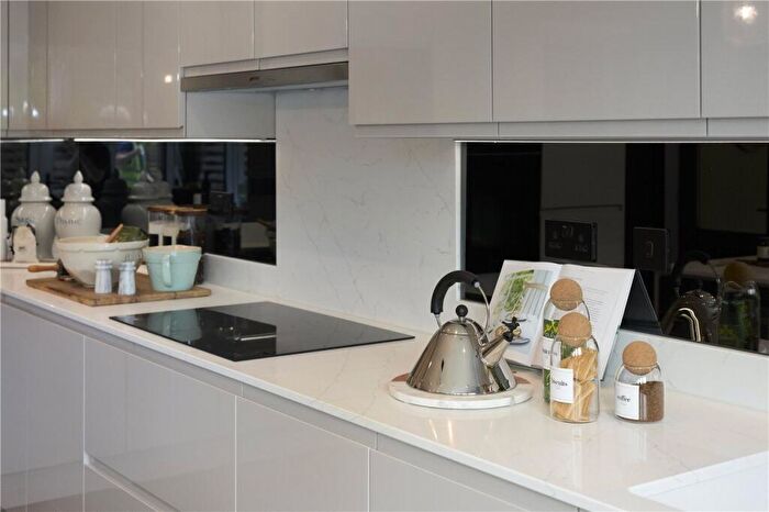 3 Bedroom End Of Terrace House For Sale In Vickers Mews, St. Albans, AL1