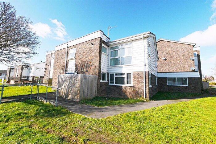 2 Bedroom Flat To Rent In Daisy Bank, Abingdon, OX14