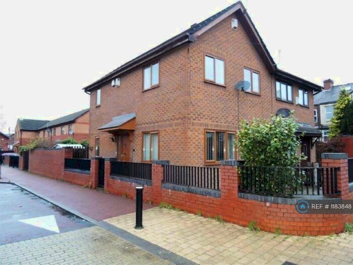 3 Bedroom Semi-Detached House To Rent In Hackle Street, Manchester, M11