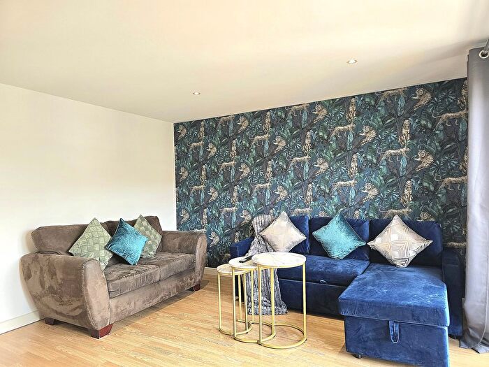 2 Bedroom Flat To Rent In Eastside Mews, London, E3