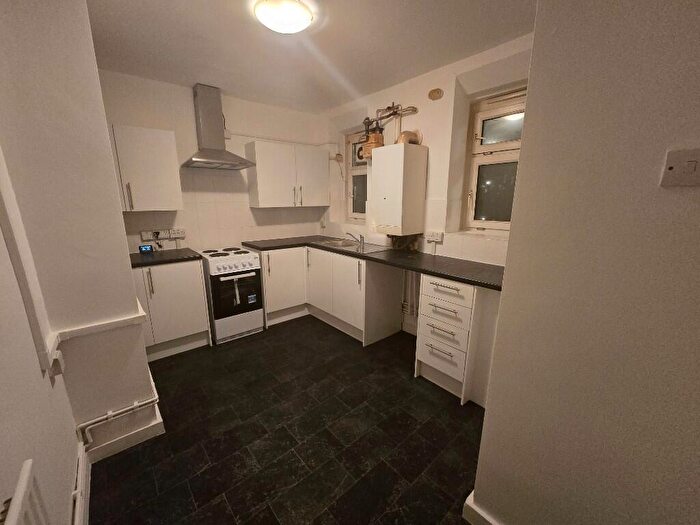 3 Bedroom Flat To Rent In Homerton Road, London, E9