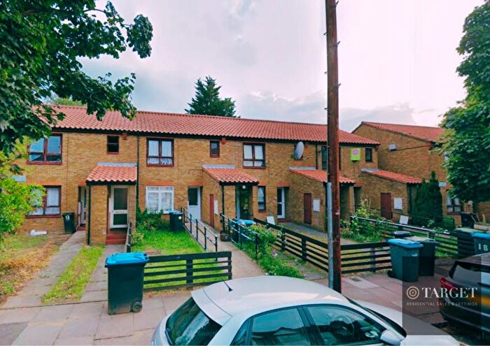 2 Bedroom Maisonette To Rent In Dawson Terrace, Edmonton, N9