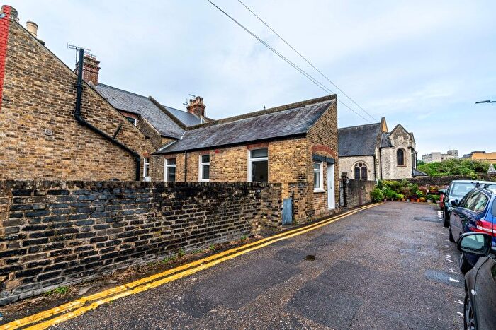 1 Bedroom Flat To Rent In St Bartholomew`S Terrace, Rochester, Kent, ME1