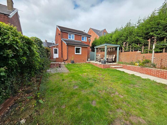 3 Bedroom Detached House For Sale In The Walk, Birdwell, S70