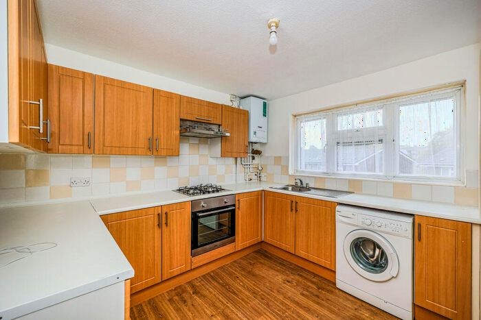1 Bedroom Flat To Rent In Crawley Avenue, West Leigh, Havant, Hampshire, PO9