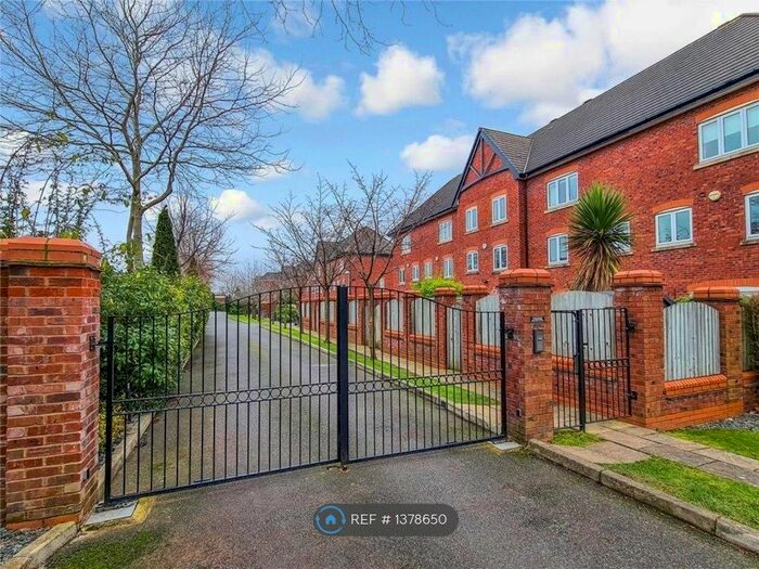 3 Bedroom Semi-Detached House To Rent In Waterside, Sale, M33