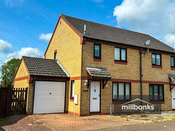 3 Bedroom Semi-Detached House For Sale In Constable Close, Attleborough, NR17