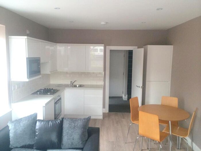 2 Bedroom Flat To Rent In Chapter Road, NW2