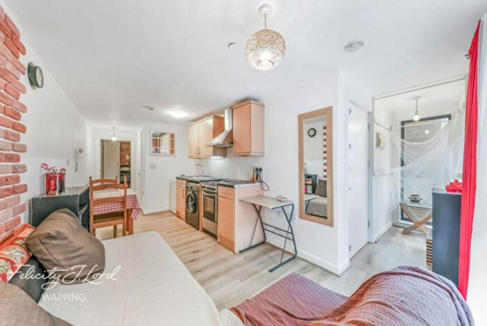 1 Bedroom Flat For Sale In Johnny Andrews House, Boulcott Street, London, E1