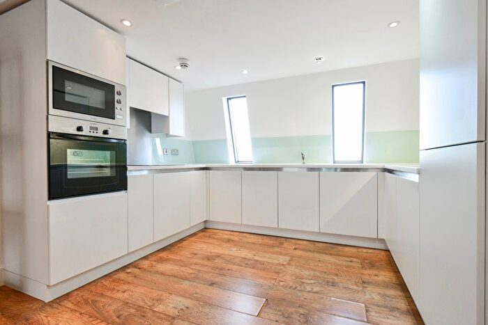 3 Bedroom Flat To Rent In New York Road, Leeds, LS2