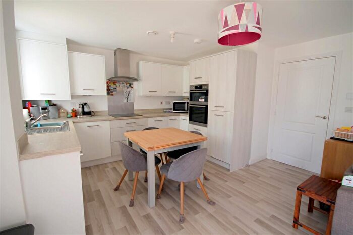 2 Bedroom Apartment For Sale In The Waterfront, Manchester, M11
