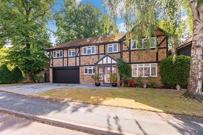5 Bedroom Detached House For Sale In Hawkes Leap, Windlesham, GU20