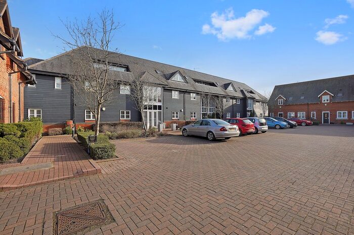2 Bedroom Flat For Sale In Cornsland Close, Upminster, RM14