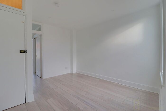 1 Bedroom Flat To Rent In St. Leonards Avenue, Hove, BN3
