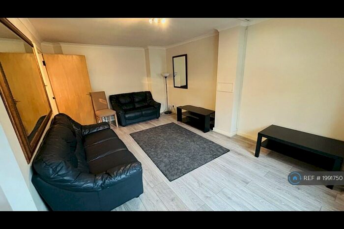 1 Bedroom Flat To Rent In The Highway, London, E1W