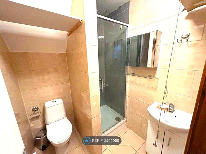 1 Bedroom Flat To Rent In Kingsland High Street, London, E8