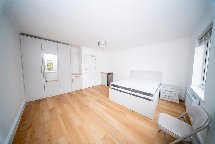 1 Bedroom Property To Rent In Bath Road, Hounslow, TW4